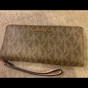 Barely used Michael Kors  Double Zip Wristlet